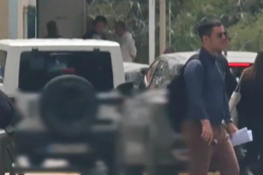 Προσωρινά κρατούμενος ο 58χρονος που άνοιξε πυρ με ούζι σε μπαρ στην Καλλιθέα